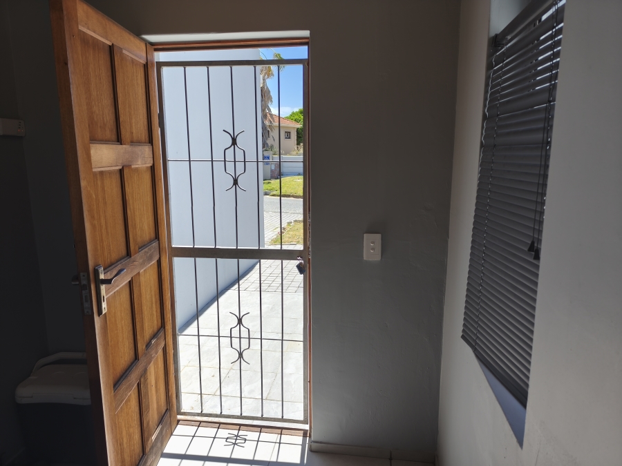 3 Bedroom Property for Sale in Perlemoenbaai Western Cape